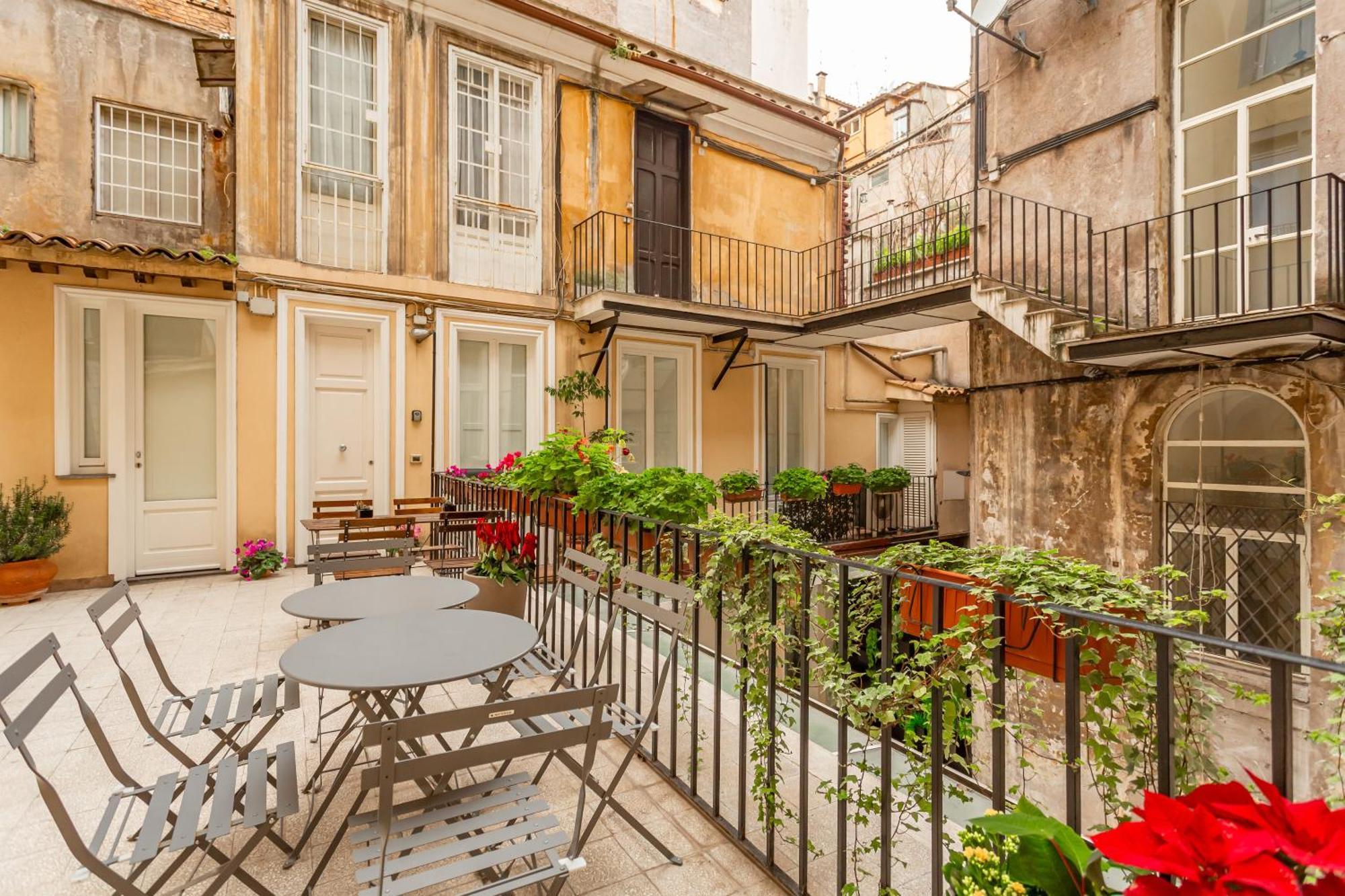 Spanish Steps Deluxe
